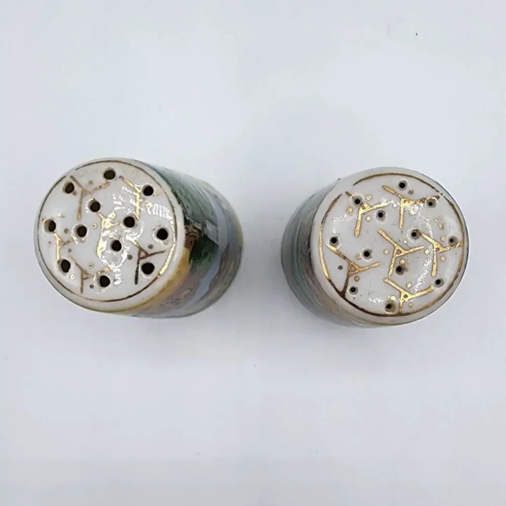 Vintage Set of 2 Thrifco Ceramic Souvenir State of Oregon Salt & Pepper Shakers